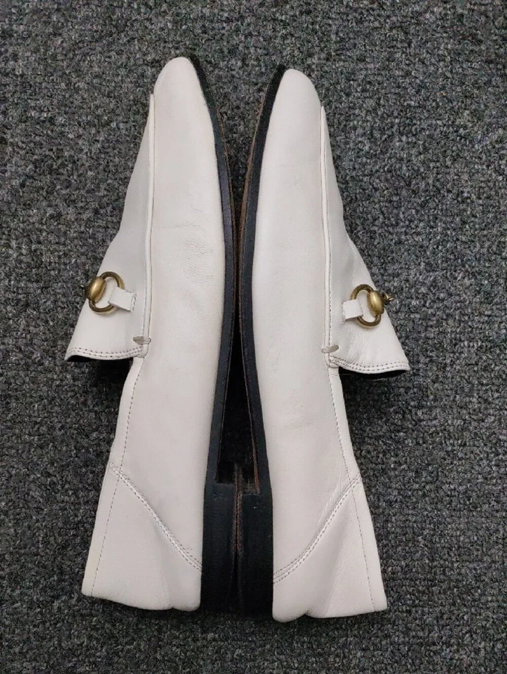 Gucci White Leather Horsebit Slip-On Loafers